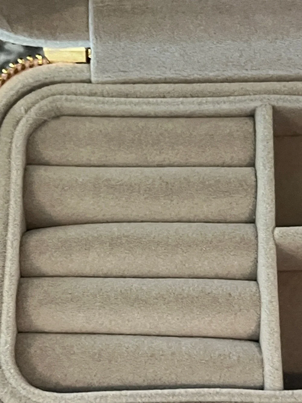 Pandora Pink and Gray Jewelry Organizer Case with Gold Accents - Picture 9 of 10